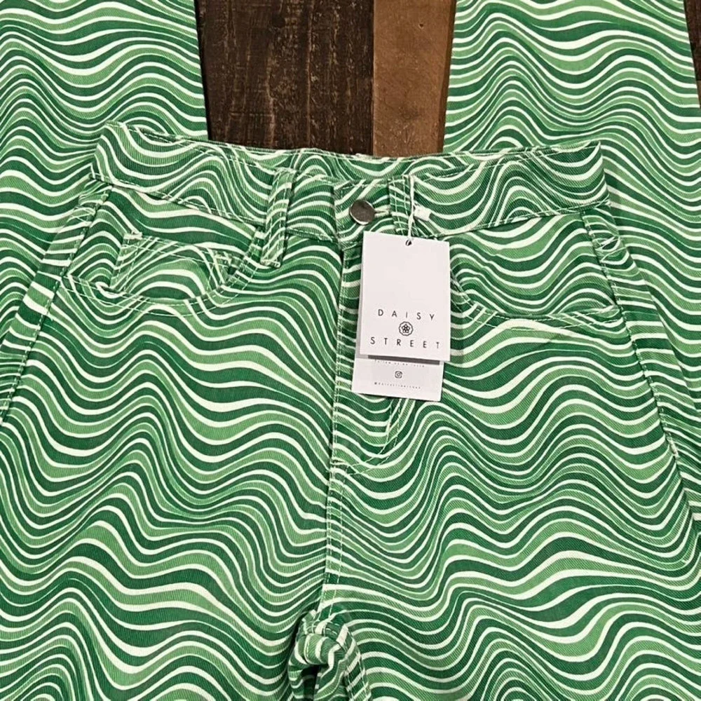 Green wave Daisy Street Wavy Mom Jeans - Picture 4 of 8